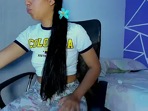 skinnyanai2 online show from October 11, 2025, 2:37 pm