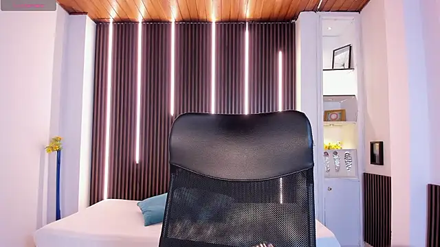 martina mancini online show from March 24, 2026, 11:59 am