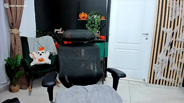 fireflowers  online show from October 28, 2025, 10:01 pm