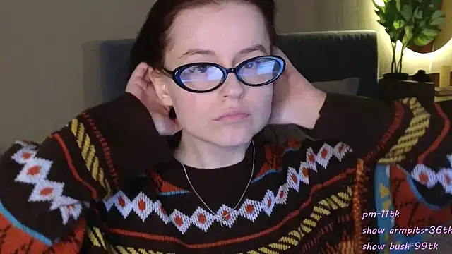 Snapshot of reb_luvng chatting on February 4, 2025, 2:43 pm reb luvng online show from February 4, 2025, 2:43 pm