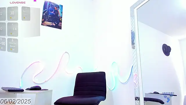 DeniseVillareal online show from February 6, 2025, 3:52 pm