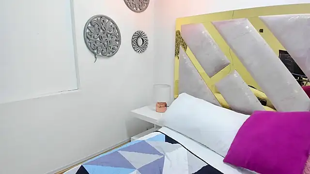 Oriana Guzman online show from February 23, 2025, 2:57 pm