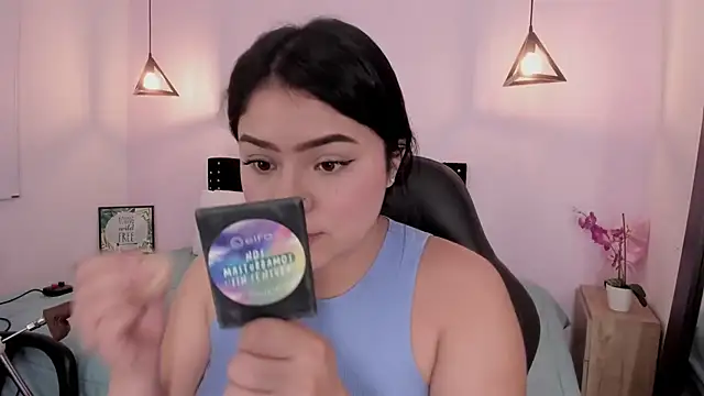 Oriana Guzman online show from September 22, 2025, 11:29 pm