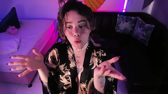 albaismynameX online show from February 21, 2025, 3:10 pm