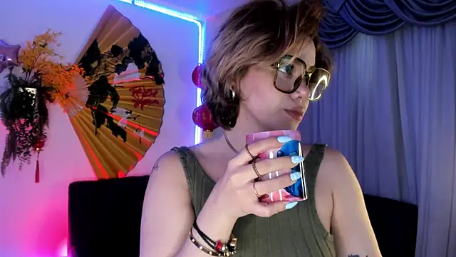 albaismynameX online show from March 6, 2025, 12:09 pm