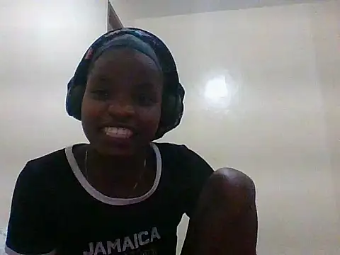 hotgal1112 online show from October 3, 2025, 8:39 pm