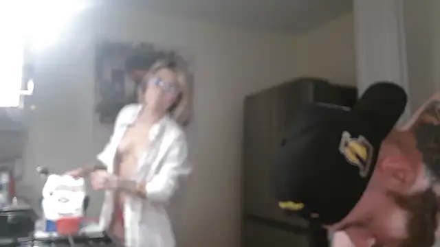 NatalieKneals online show from November 28, 2025, 5:43 am