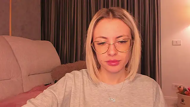 BaayBee   online show from February 27, 2025, 3:04 am