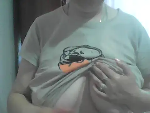 Snapshot of AnaXBerry chatting on June 9, 2026, 6:14 am AnaXBerry online show from June 9, 2026, 6:14 am