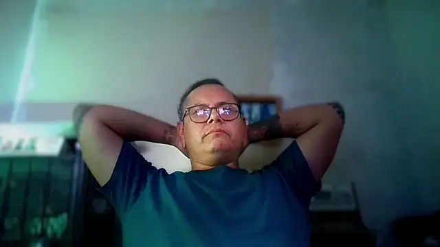 Snapshot of AlanDickson chatting on April 11, 2026, 12:20 pm AlanDickson online show from April 11, 2026, 12:20 pm