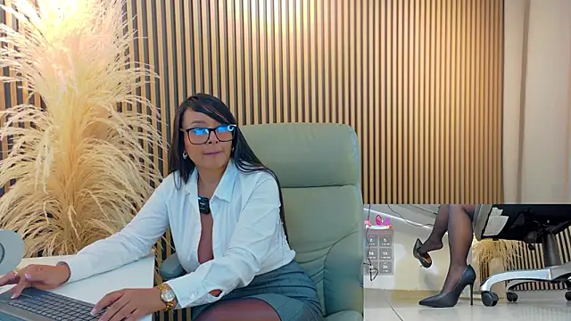 lulu 072 online show from February 18, 2026, 12:17 am