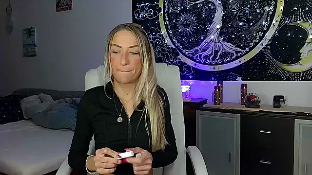 SexxyLiviaa online show from November 4, 2025, 12:10 am