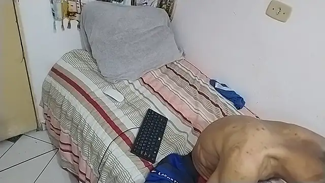 Snapshot of UncutToyBoy23cm chatting on March 22, 2025, 3:20 am UncutToyBoy23cm online show from March 22, 2025, 3:20 am