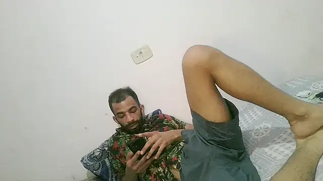 Snapshot of UncutToyBoy23cm chatting on October 18, 2025, 7:47 pm UncutToyBoy23cm online show from October 18, 2025, 7:47 pm