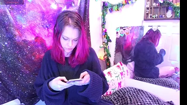 Snapshot of EverlyEster chatting on December 9, 2024, 6:01 am EverlyEster online show from December 9, 2024, 6:01 am