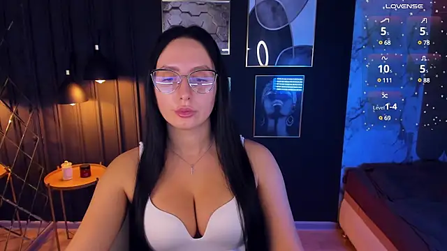 Snapshot of Christy_Calypso chatting on December 5, 2024, 2:31 am Christy Calypso online show from December 5, 2024, 2:31 am