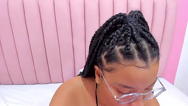 ISABELLA 020 online show from February 20, 2025, 3:41 pm