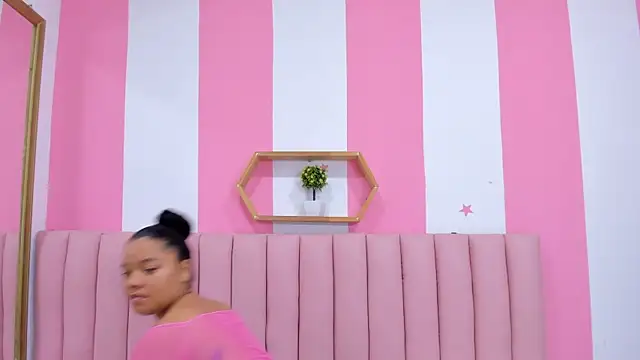 ISABELLA 020 online show from March 5, 2025, 12:22 pm