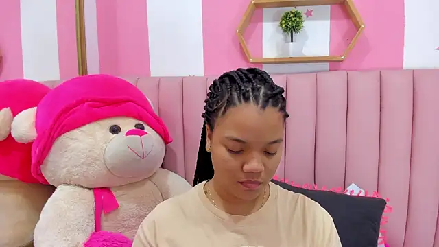 ISABELLA 020 online show from October 15, 2025, 12:38 pm