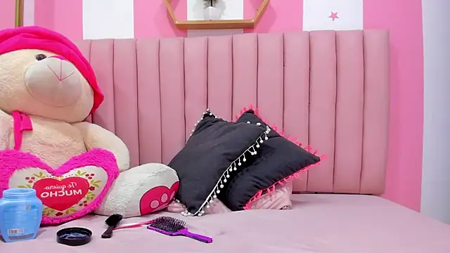 ISABELLA 020 online show from October 20, 2025, 1:55 pm