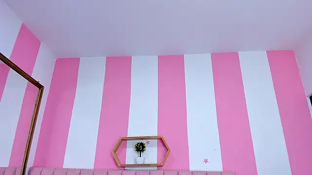 ISABELLA 020 online show from March 24, 2026, 4:12 pm