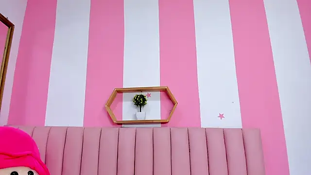 ISABELLA 020 online show from April 15, 2026, 12:12 pm