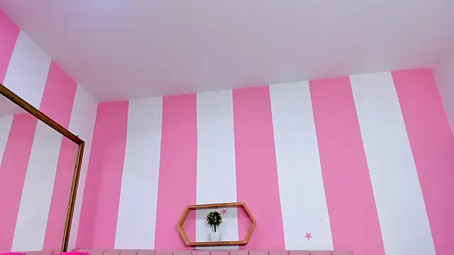 ISABELLA 020 online show from April 17, 2026, 12:19 pm