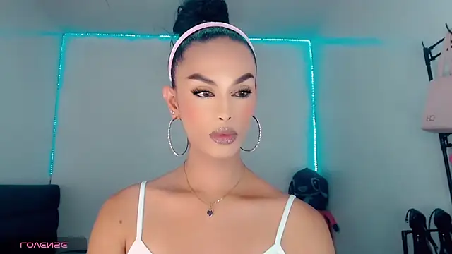  Riannagarcia  online show from October 28, 2025, 3:10 am