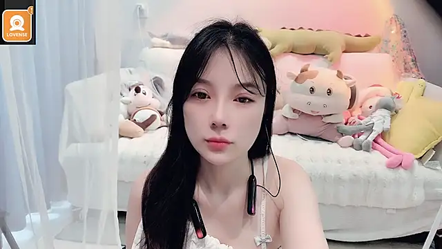 AKiKi711 online show from September 9, 2025, 4:01 am