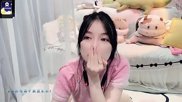 AKiKi711 online show from October 5, 2025, 4:49 pm