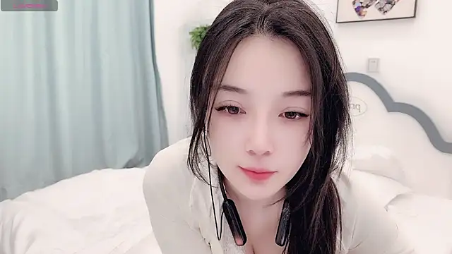 AKiKi711 online show from April 9, 2026, 5:18 am