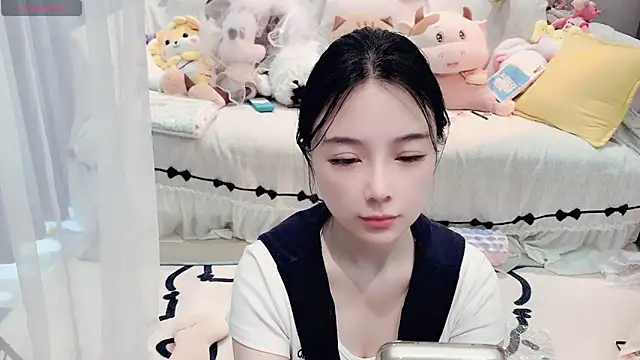 AKiKi711 online show from April 19, 2026, 4:23 am