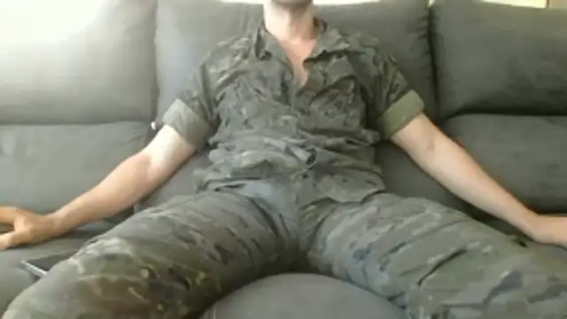 militar guapo online show from October 17, 2025, 4:09 pm