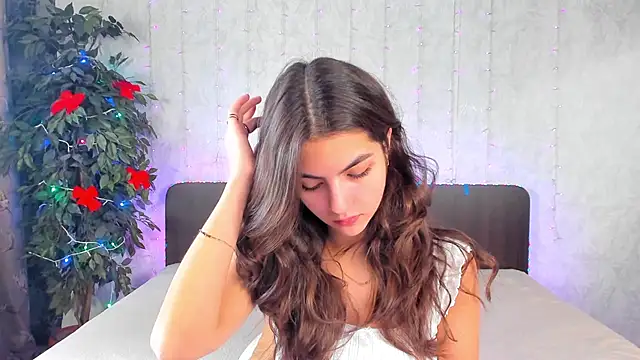 Snapshot of Milana_Crystal_ chatting on December 19, 2024, 8:13 am Milana Crystal online show from December 19, 2024, 8:13 am
