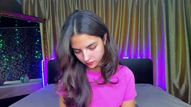 Snapshot of Milana_Crystal_ chatting on September 21, 2025, 7:10 am Milana Crystal online show from September 21, 2025, 7:10 am