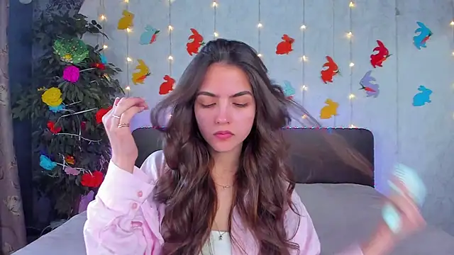 Milana Crystal  online show from April 18, 2026, 7:12 am