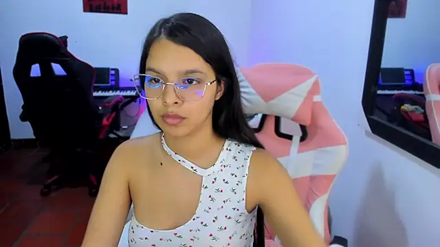 jessi and boy online show from November 24, 2025, 11:15 pm