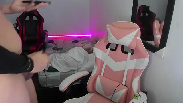 jessi and boy online show from December 22, 2025, 5:10 pm