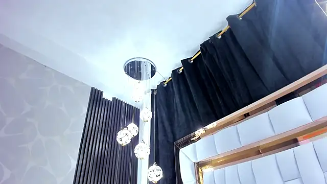 SarayRoyse online show from September 20, 2025, 7:37 pm