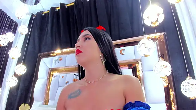 SarayRoyse online show from October 31, 2025, 7:26 pm