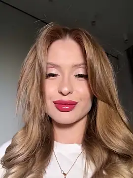 Snapshot of Sweet__Milly chatting on December 17, 2025, 12:44 pm Sweet Milly online show from December 17, 2025, 12:44 pm