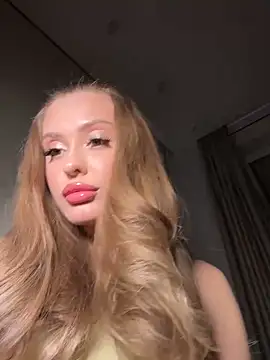 Snapshot of Sweet__Milly chatting on February 1, 2026, 4:05 pm Sweet Milly online show from February 1, 2026, 4:05 pm