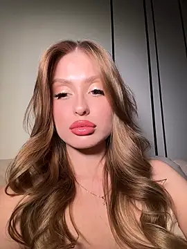 Snapshot of Sweet__Milly chatting on February 17, 2026, 4:13 pm Sweet Milly online show from February 17, 2026, 4:13 pm