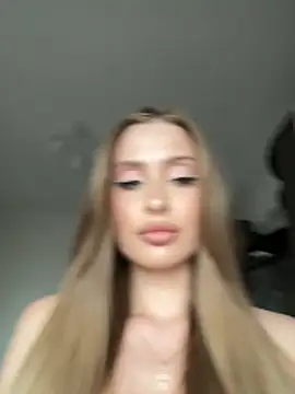 Sweet  Milly online show from June 15, 2026, 2:08 pm