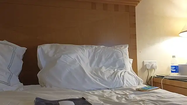 Mr-and-Mrs-Smith online show from March 18, 2025, 6:04 pm