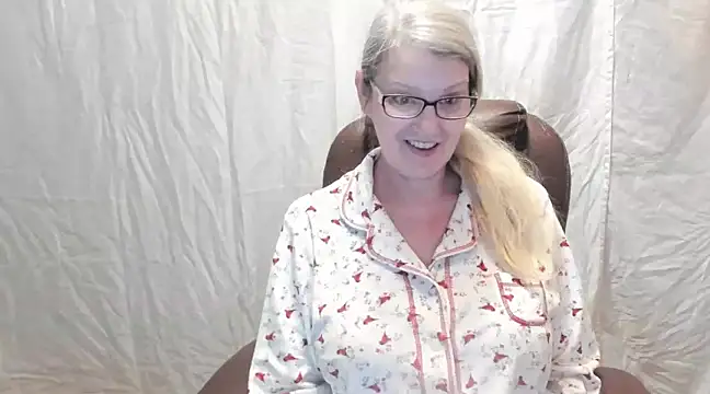 irinamaux online show from February 19, 2025, 2:23 am