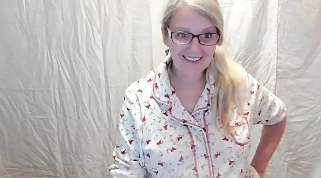 irinamaux online show from February 19, 2025, 5:27 am