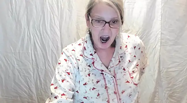 irinamaux online show from February 19, 2025, 2:01 pm