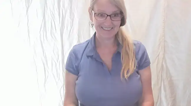 irinamaux online show from February 20, 2025, 7:45 am