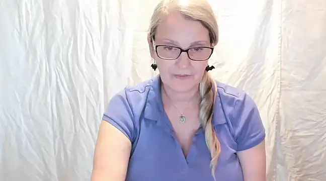 irinamaux online show from February 20, 2025, 1:51 pm